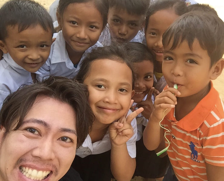 カンボジア慈善活動の様子